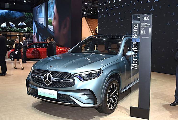 奔驰GLC 350e L亮相！能充电能加油，真正的“双面神车”