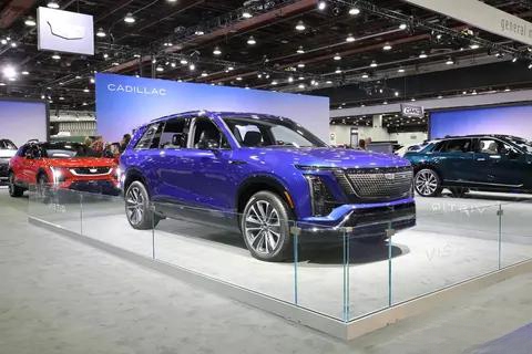 凯迪拉克全新7座纯电SUV VISTIQ亮相底特律车展，预计年内引入中国市场
