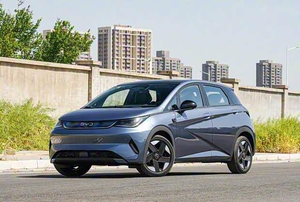 比亚迪海豚累计销量突破百万 起售价9.98万元 最高续航520km