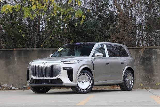 岚图泰山黑武士版官宣 3月上市 搭载华为高阶智驾