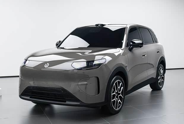 零跑A10开启99元盲订 一季度上市/小型SUV