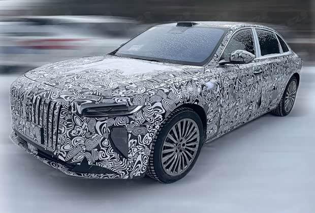 红旗H9 PHEV内饰首曝：三联屏设计 豪华感再升级