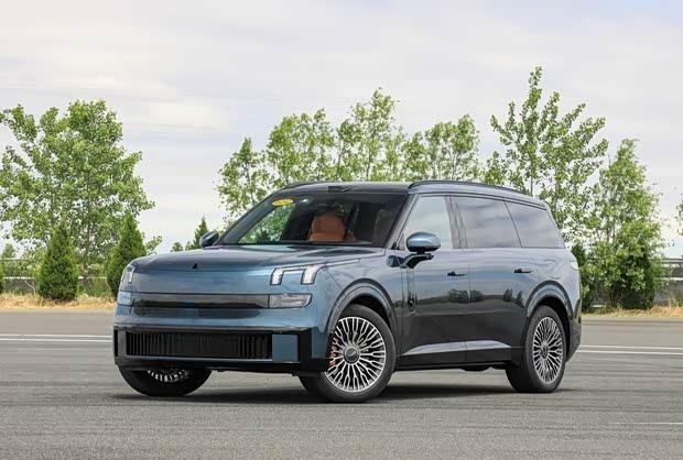 领克09 EM-P推限时购车权益 综合优惠至高5.5万元